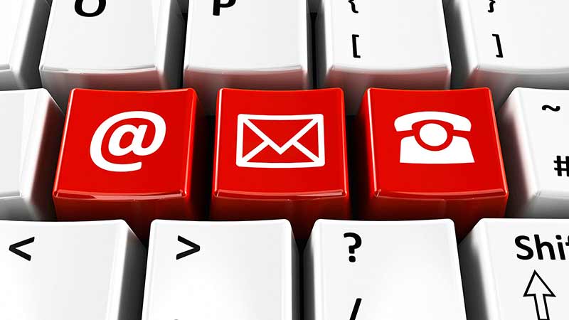 Contacto Altés Rehabilitaciones s.l. Detalle de Teclado con teclas destacadas en rojo con iconos de @, mail y teléfono